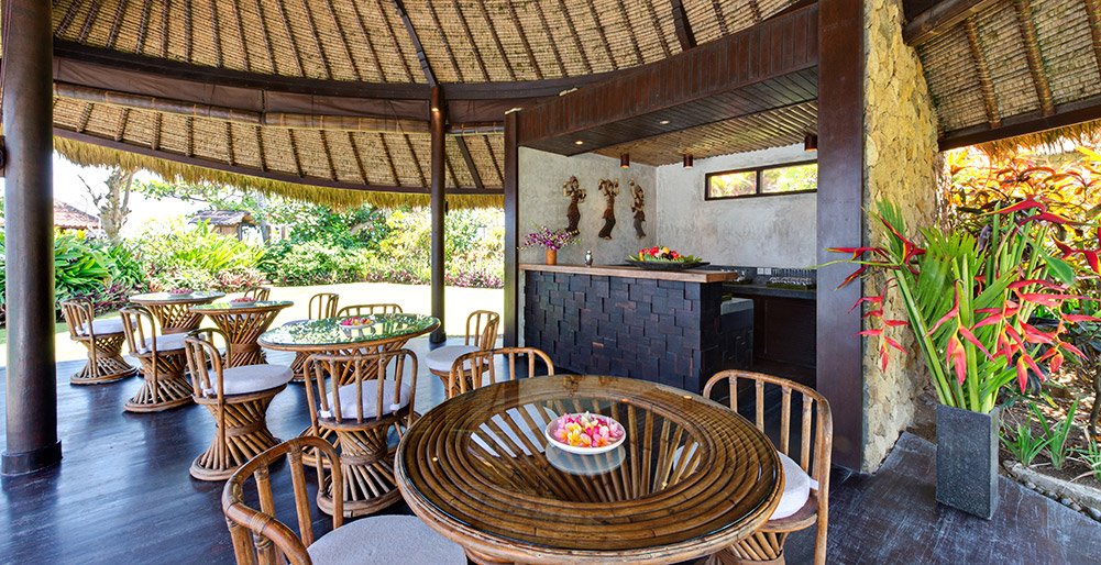 Taman Ahimsa - Poolside cabana dining area